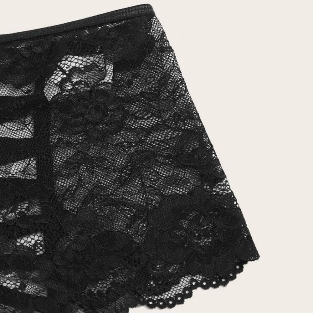 Plus Floral Lace Garter - Picture 5 of 6